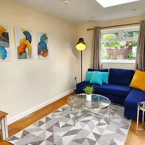 https://villa-glipin-4bedroom-wifi-parking-netflix-garden.tophotelsbath.com